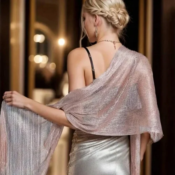 pompon doré sur écharpe